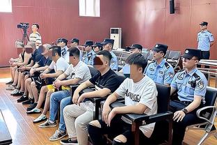 沪媒：申花多达13人抽调进国字号，间歇期训练将面临严重人员不整